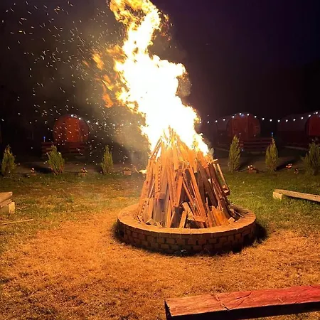 Campsite Casuta Butoi Din Lemn *