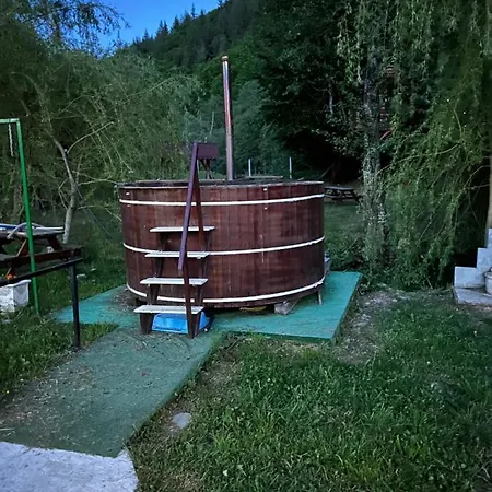 Casuta Butoi Din Lemn * Grosii Tiblesului